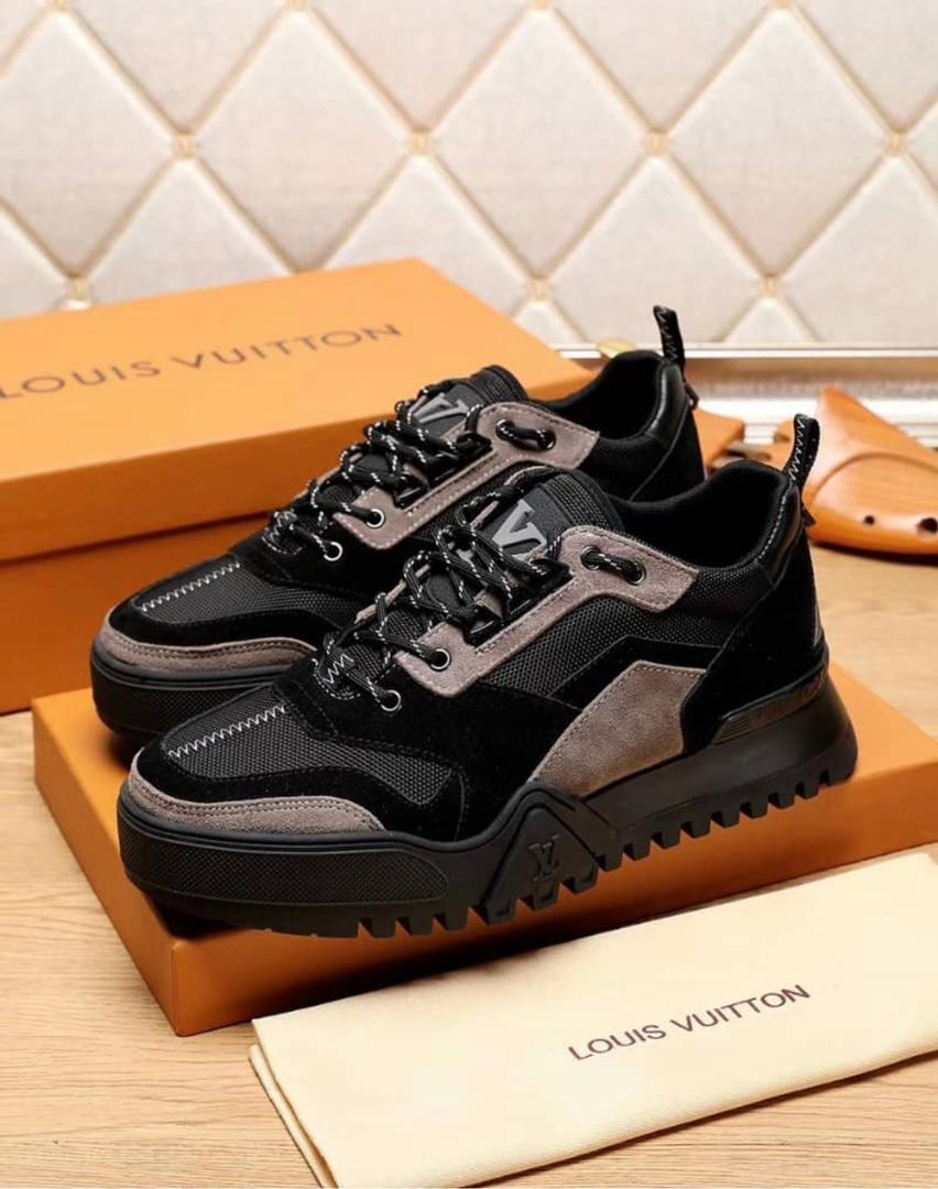 Luxury Louis Vuitton Men's Leather Lace Up Shoes. in Lagos Island