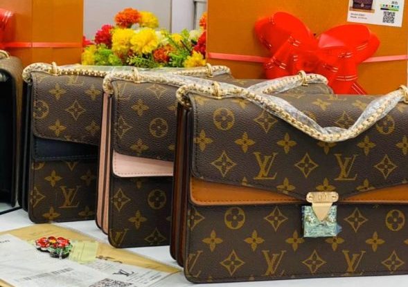 LV MEDIUM SIZED LADIES HAND BAG  CartRollers ﻿Online Marketplace Shopping  Store In Lagos Nigeria